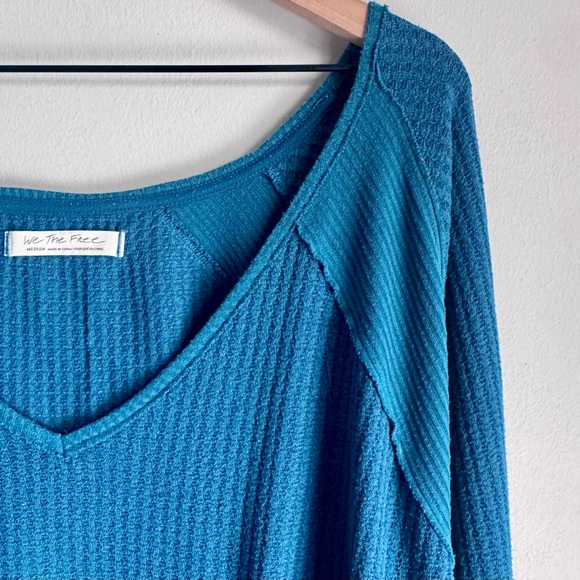 Free People Santa Clara Thermal Waffle Knit Blouse Overaized Size Medium - Picture 8 of 9